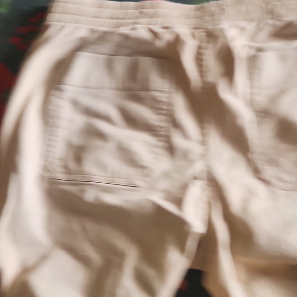 Womens LLBean Favorite Fit Tan Pants.  Size 10 Reg. - Picture 8 of 8